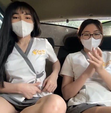 Đôi bạn trẻ tự sướng khiến tài xế không thể rời khỏi ánh nhìn